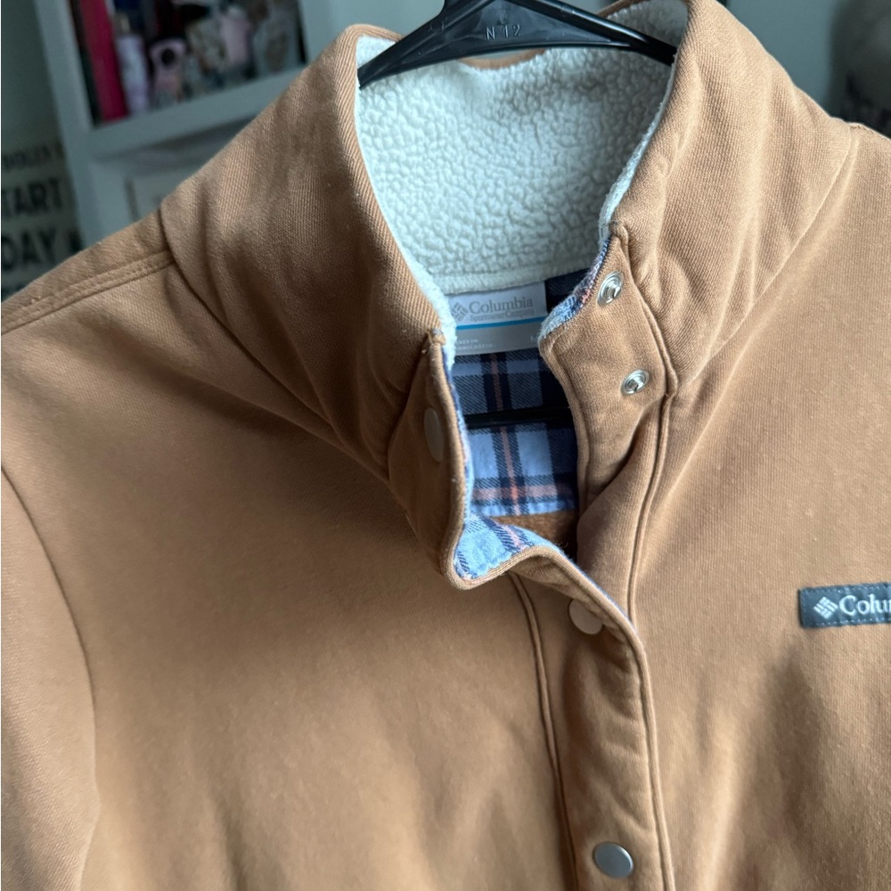 Columbia Women’s Tan Hooded Shirt Jacket - Picture 6 of 7